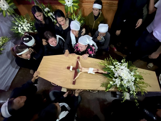 Vietnam telá obete pašovanie urna pohreb
