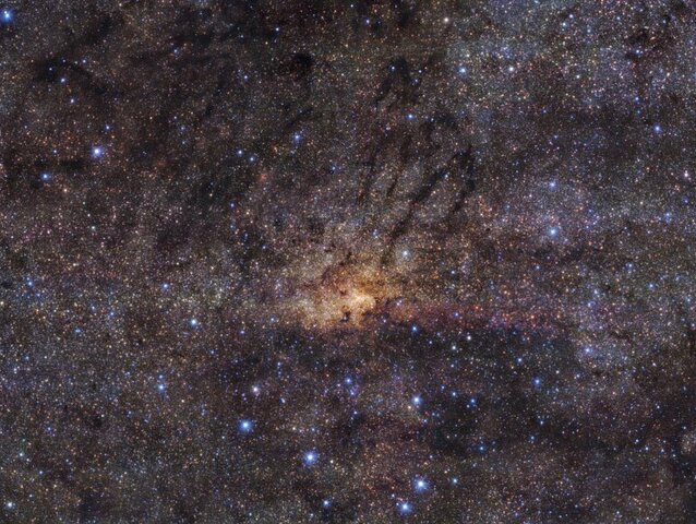 HAWK-I view of the Milky Wayâs central region