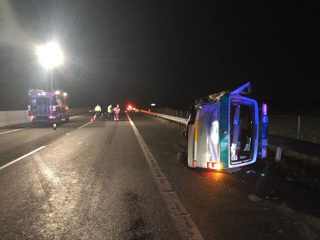 polícia, auto, dodávka, búračka, diaľnica, nehoda