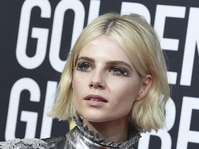 Lucy Boynton, 12 najlepších lookov Zlatých glóbusov
