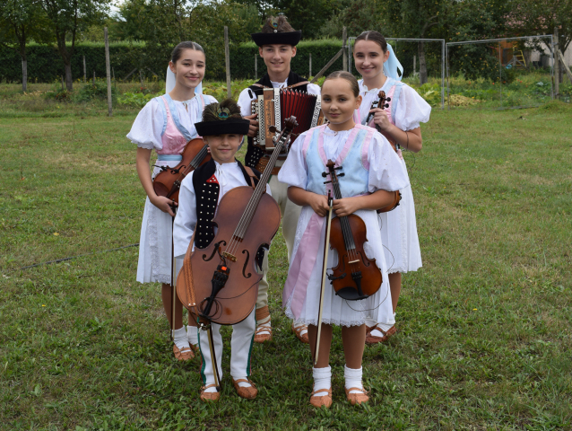 Bratranci a sesternice z Repáňovskej muziky.