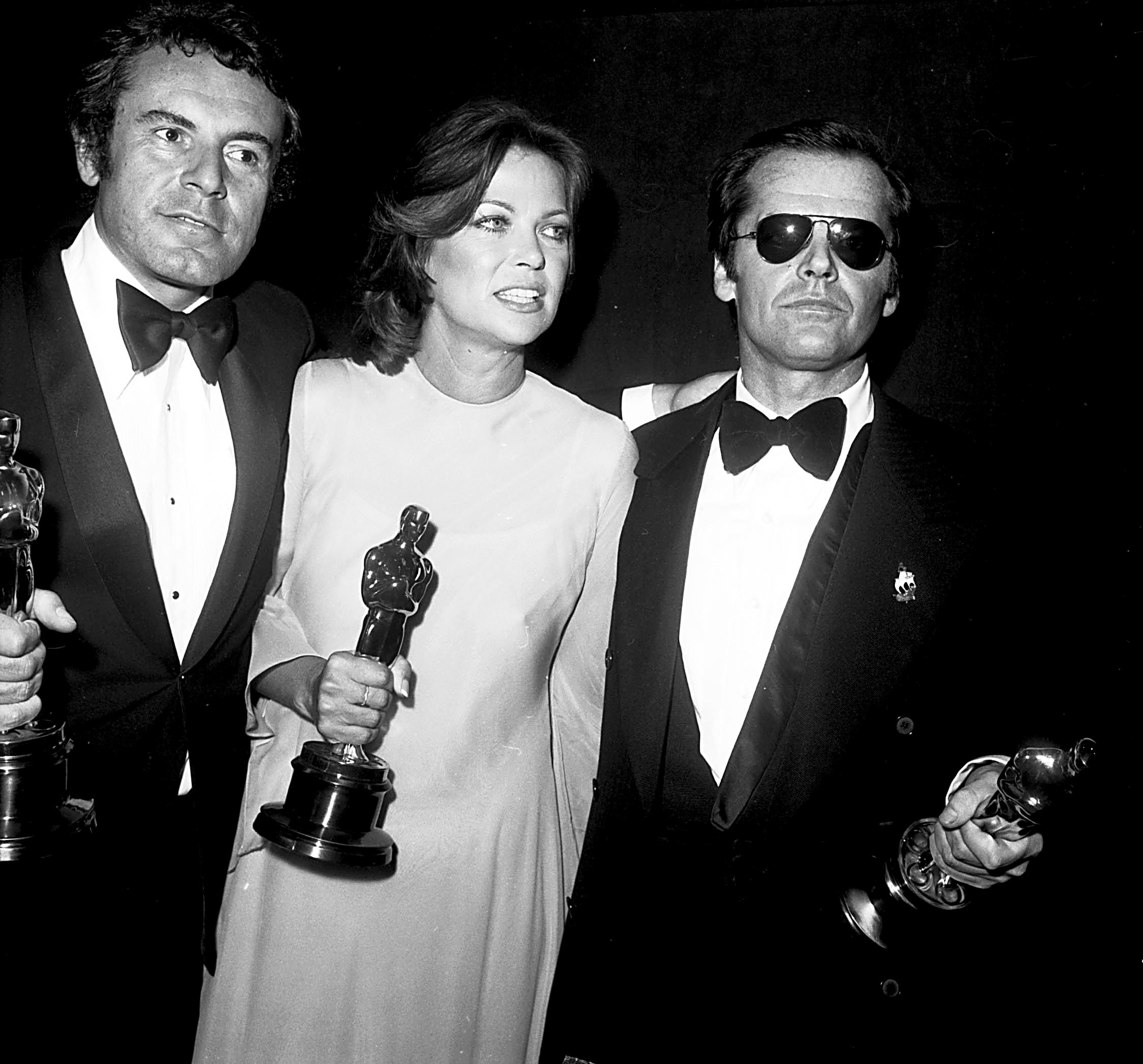 V roku 1976 získal amerického Oscara film Miloša Formana Prelet nad kukučím hniezdom. Zľava Miloš Forman, Louise Fletcherová a Jack Nicholson.