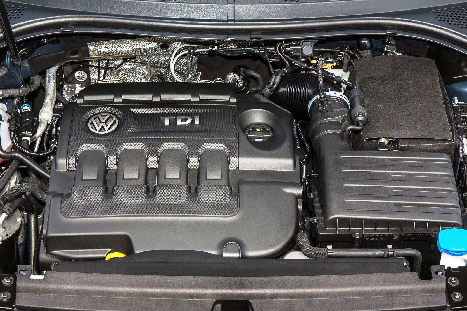 Život naftových motorov predlžuje najmä záujem o dieselové verzie v triede kompaktných a prémiových SUV. Vlani sa z kompaktných SUV s dieselovým motorom predalo dokonca o 19 % viac ako v roku 2015. To je úplný opak globálneho trendu.