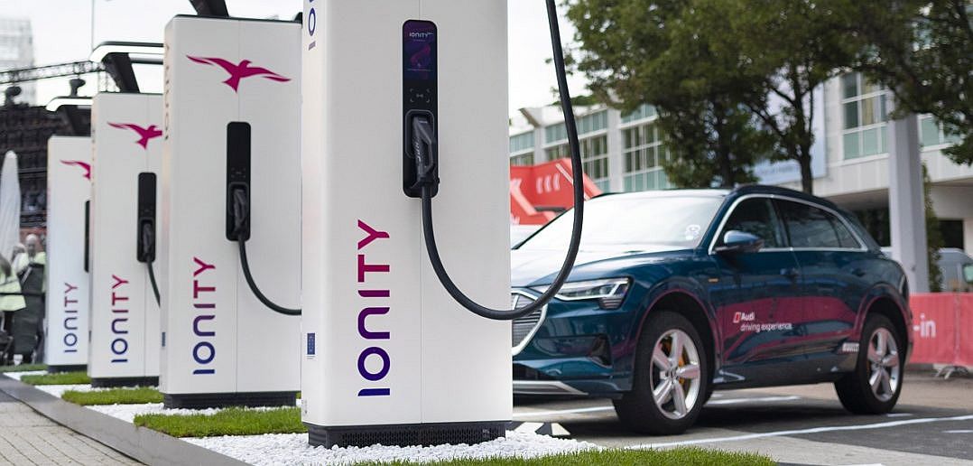 Ak bude elektromobilov príliš veľa a budú sa nabíjať súčasne, môže to viesť ku kolapsu rozvodných sietí.