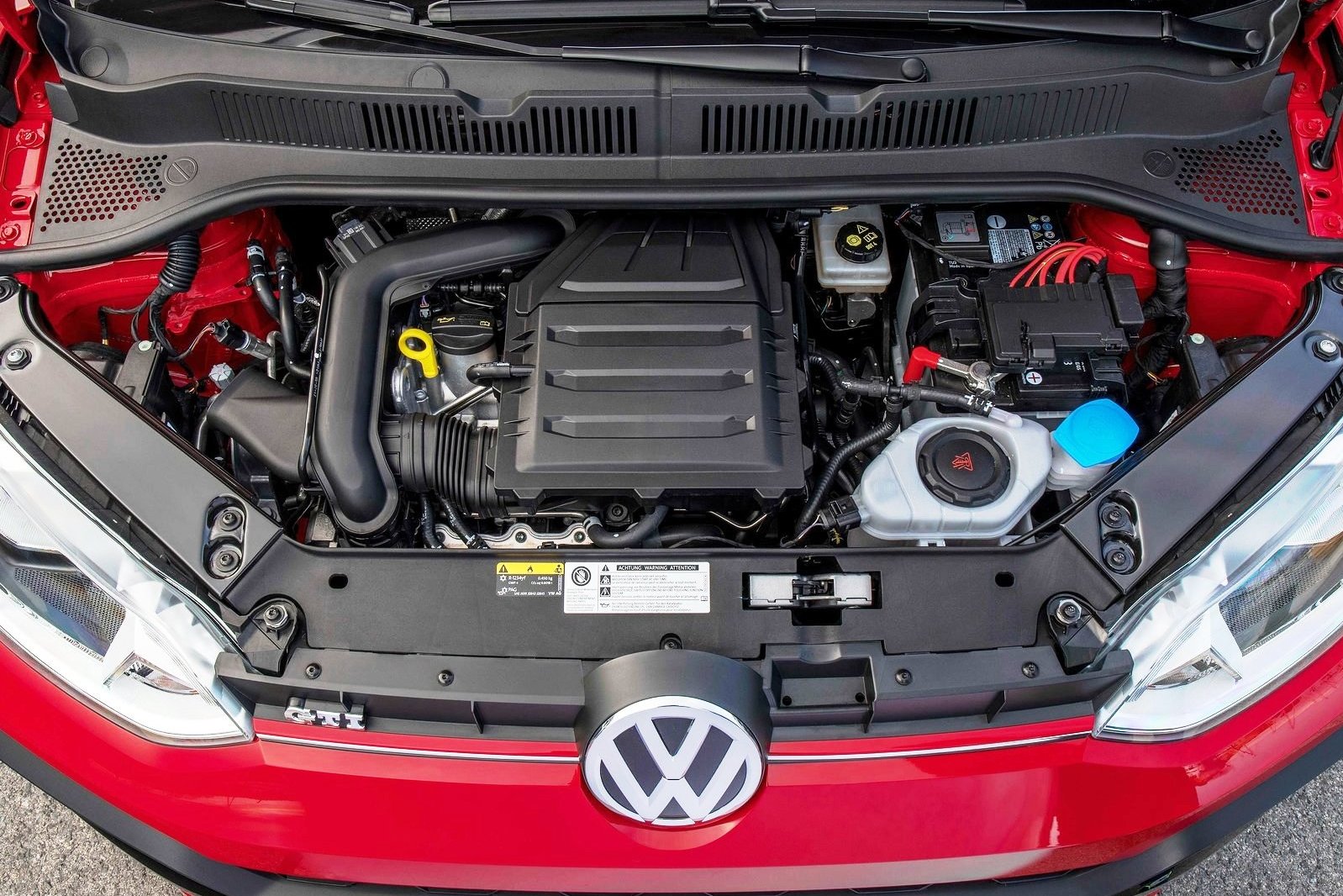 Ani benzínový 3-valec v maličkom VW Up! GTI sa nevyhne postihom.