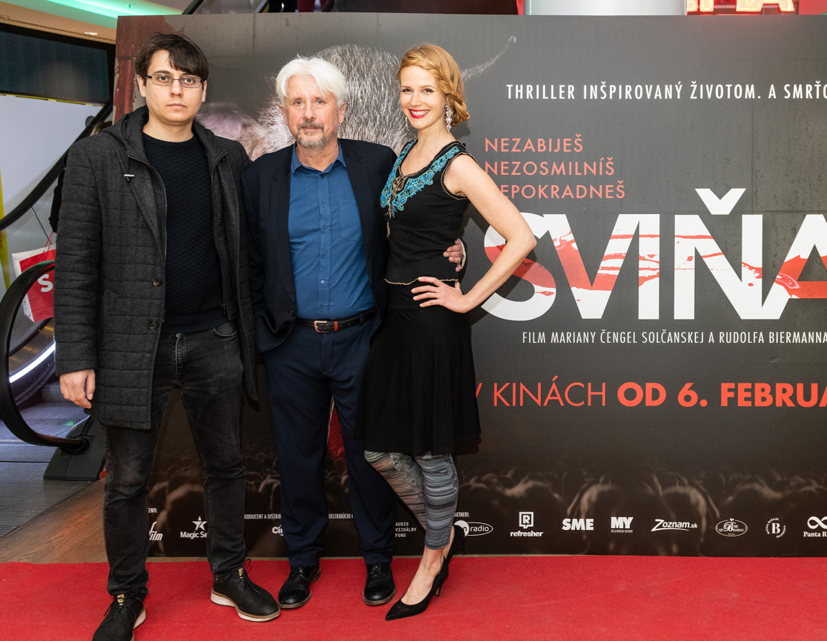 Producent Rudolf Biermann (v strede) s herečkou Evou Sakálovou. 