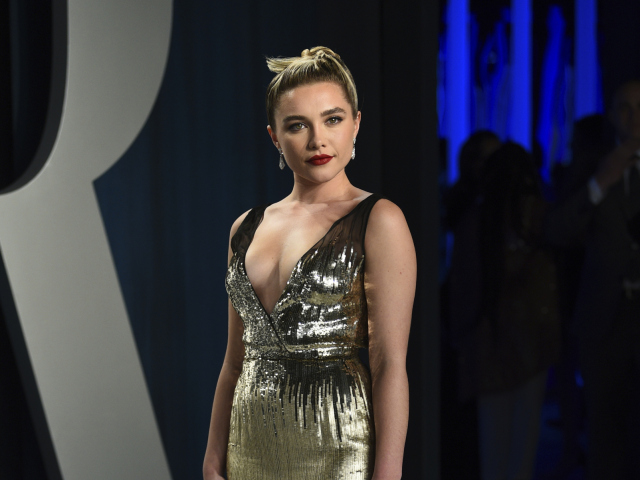 Herečka Florence Pugh v kreácii Louis Vuitton. 