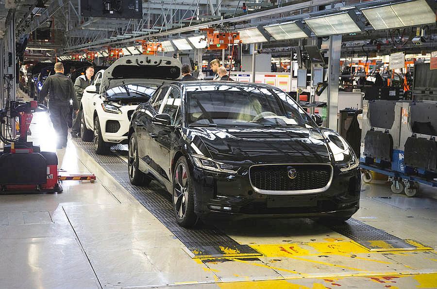 Jaguar I-Pace nenaplnil predajné očakávania. Záujem zo strany zákazníkov je o tento elektromobil mizivý. Dnes však britská značka nedokáže dodať autá ani tým, ktorí o ne majú záujem.