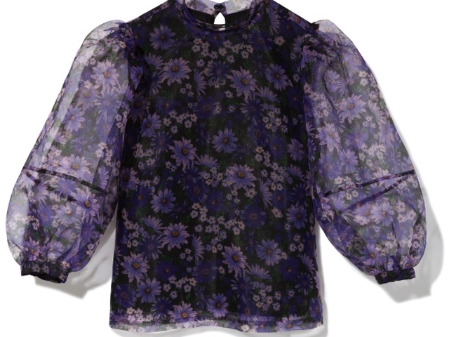 Dámsky top s naberanými rukávmi Reserved. Predáva sa za 29,99 eura. 