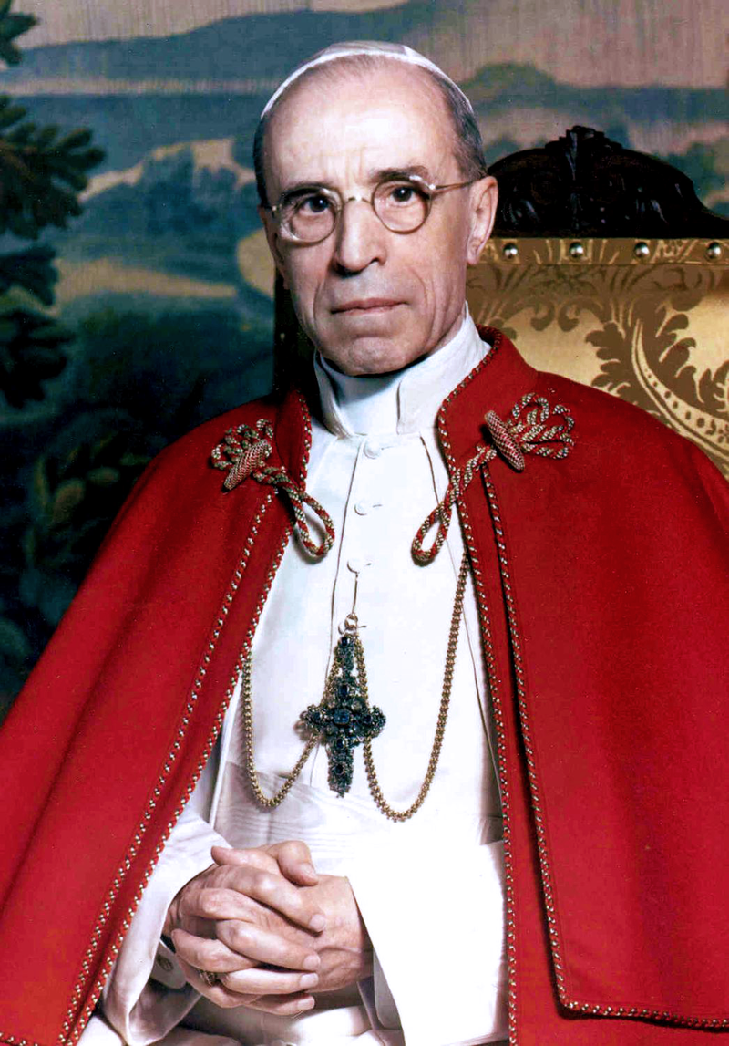 Pápež Pius XII. sedel na "Petrovom stolci" v rokoch 1939 - 1958.