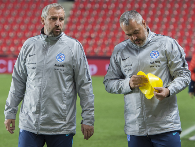 Miroslav König (vľavo) dnes pôsobí ako tréner brankárov slovenskej reprezentácie.
