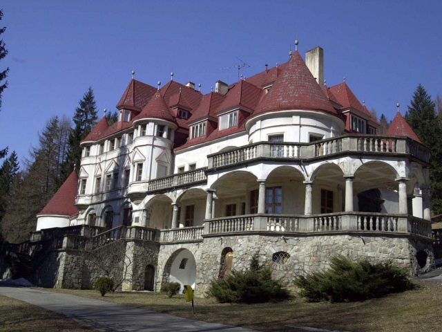 Kuneradský kaštieľ v roku 2003.