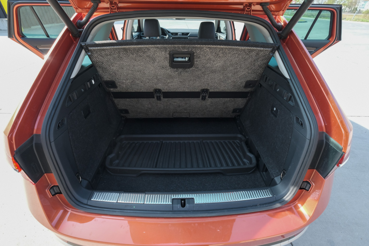 Škoda Superb Scout 2,0 TSI - test 2020