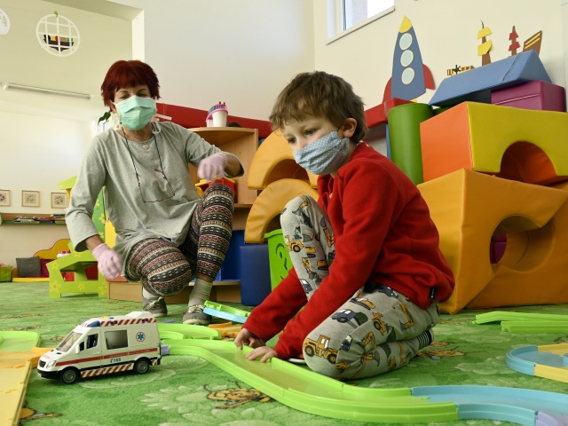 Trenčín koronavírus deti zdravotníci babysitting