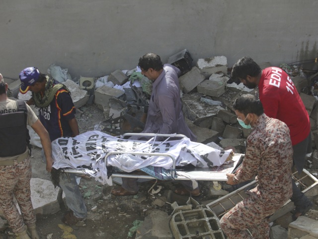 Pakistan / Pád lietadla /