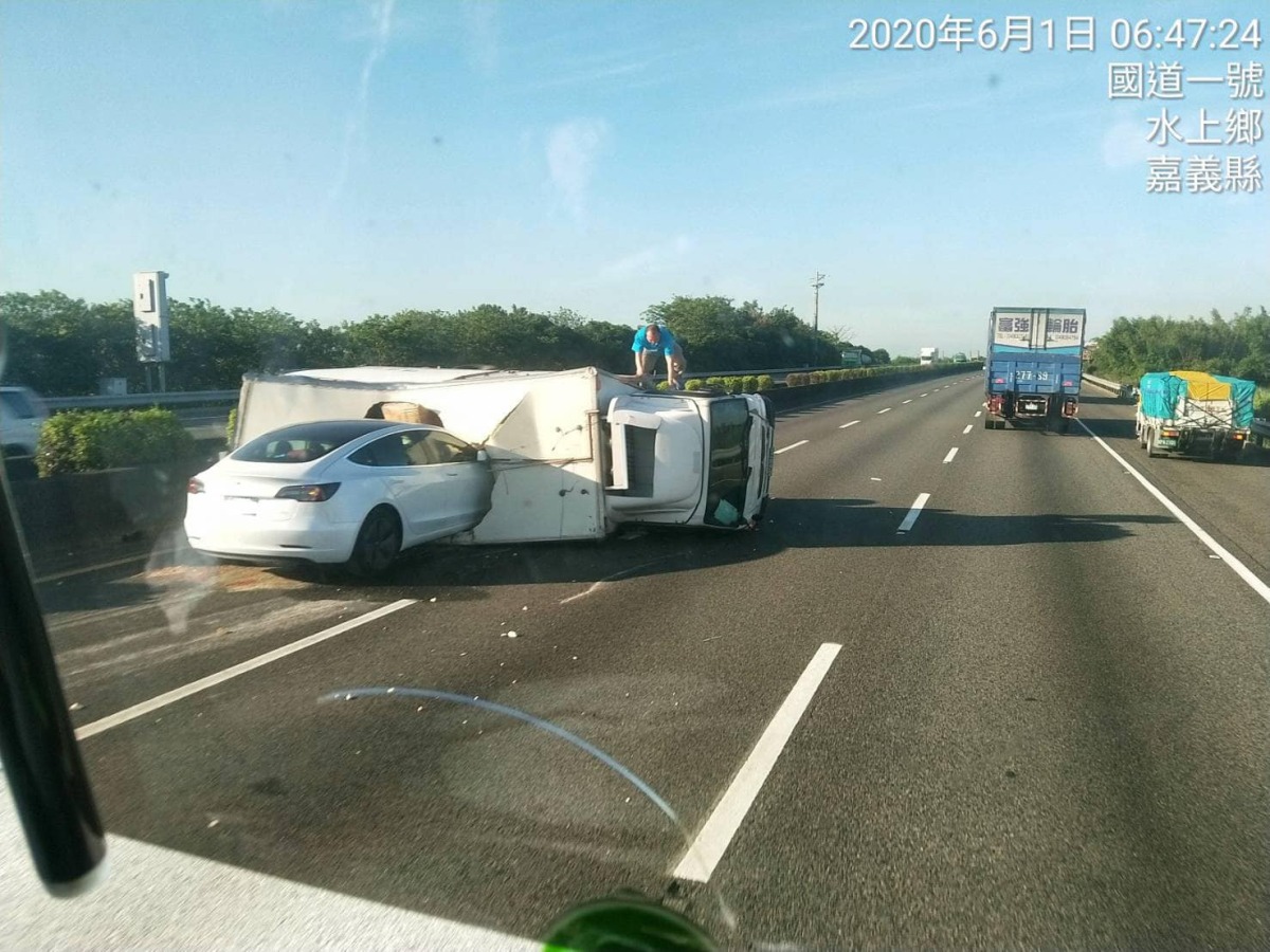 Tesla 3 - havária na Taiwane
