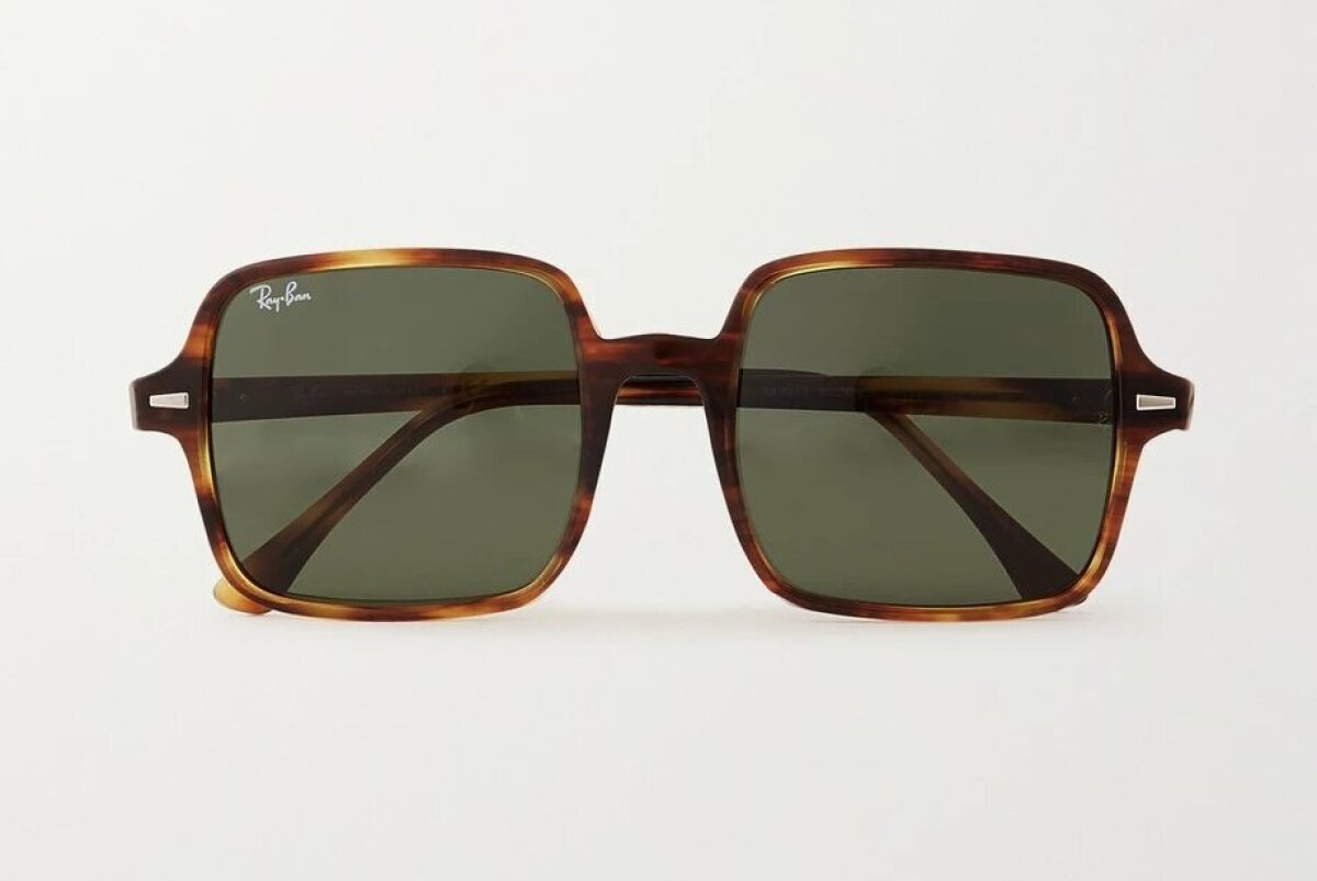 Slnečné okuliare Ray Ban, predávajú sa za 152 eur. 