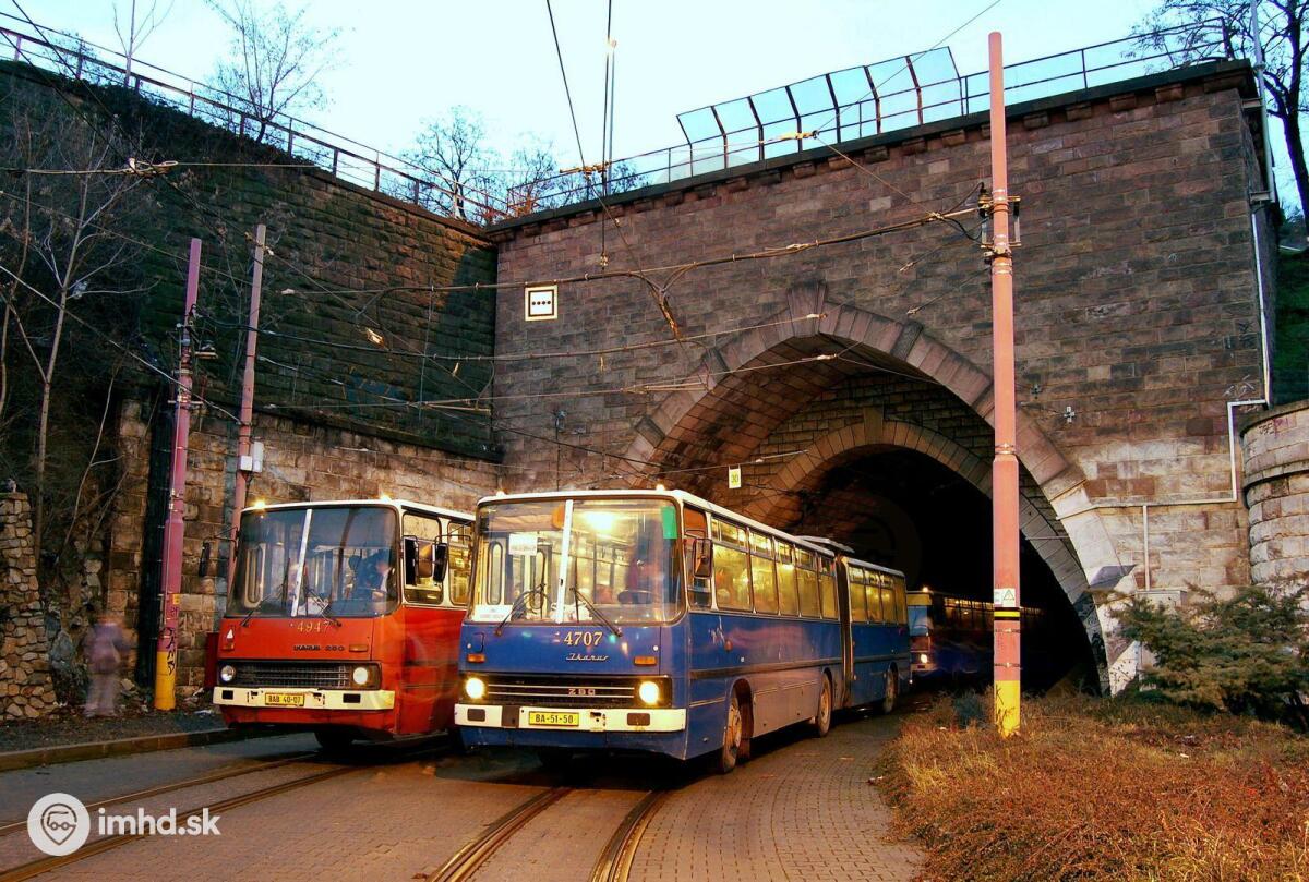 Ikarus 280 - história