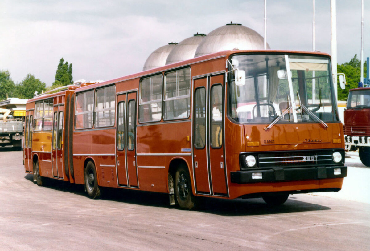 Ikarus 280 - história
