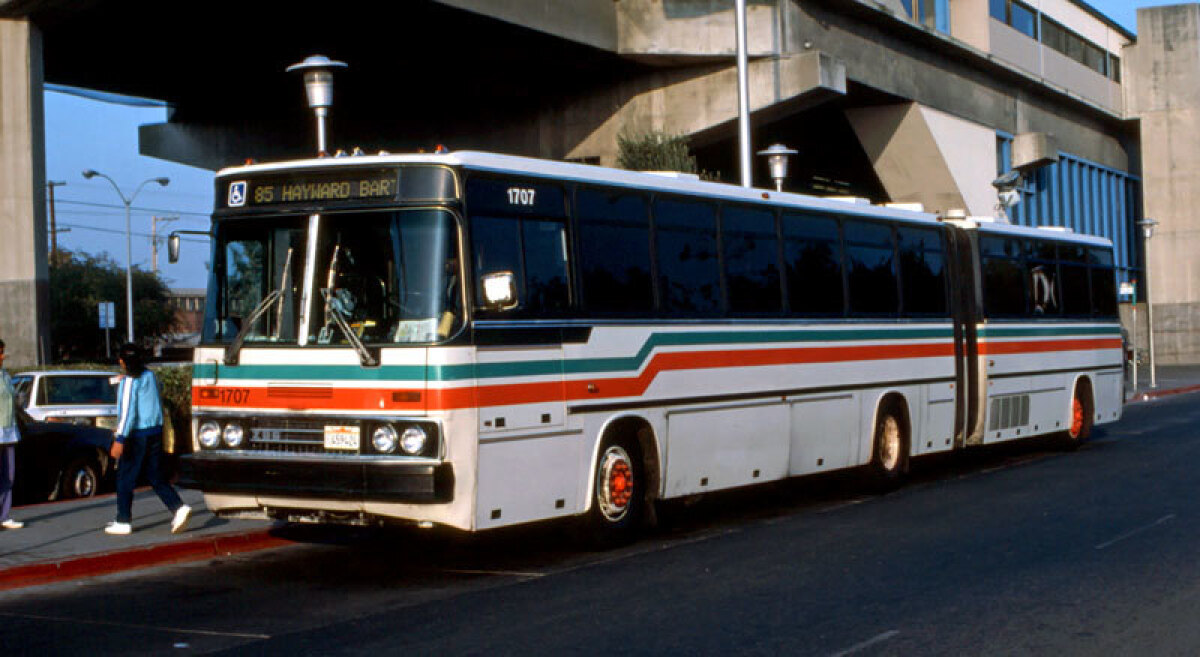 Ikarus 280 - história