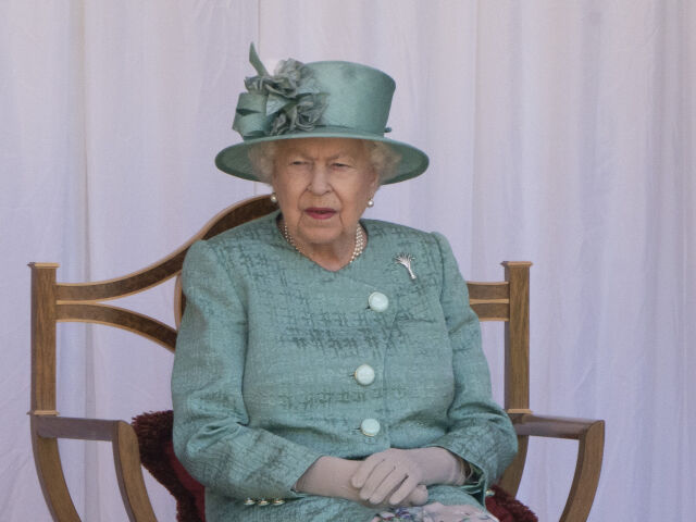 Britská kráľovná Alžbeta II. počas osláv svojich narodenín. 