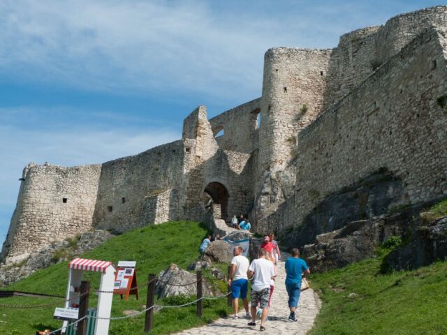 Spišský hrad patrí svojou rozlohou k najväčším na svete.