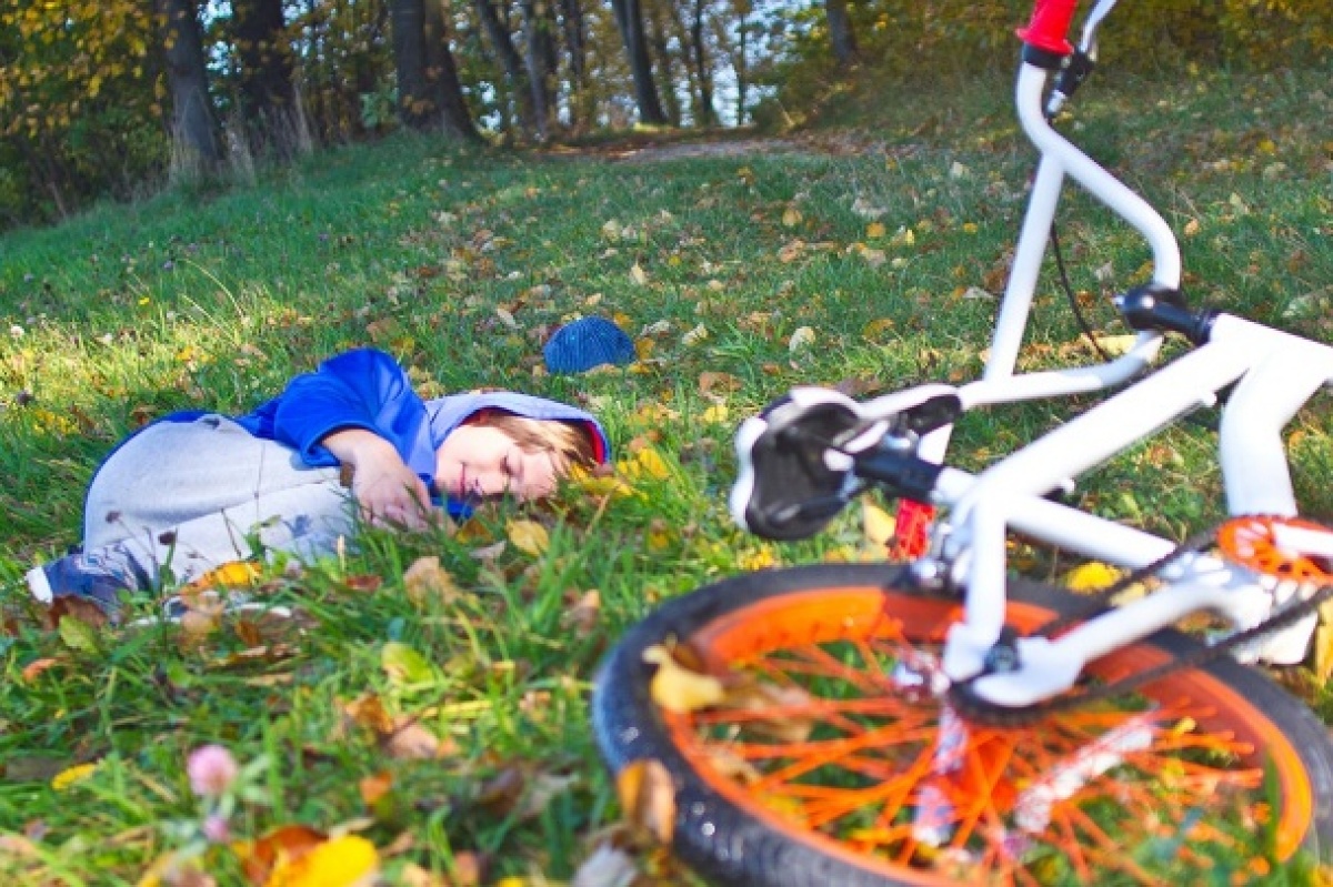 bicykel, dieťa, pád, úraz, zranenie