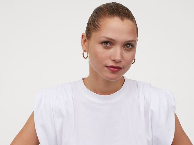 Dámske biele tričko H&M, predáva sa za 19,99 eura. 