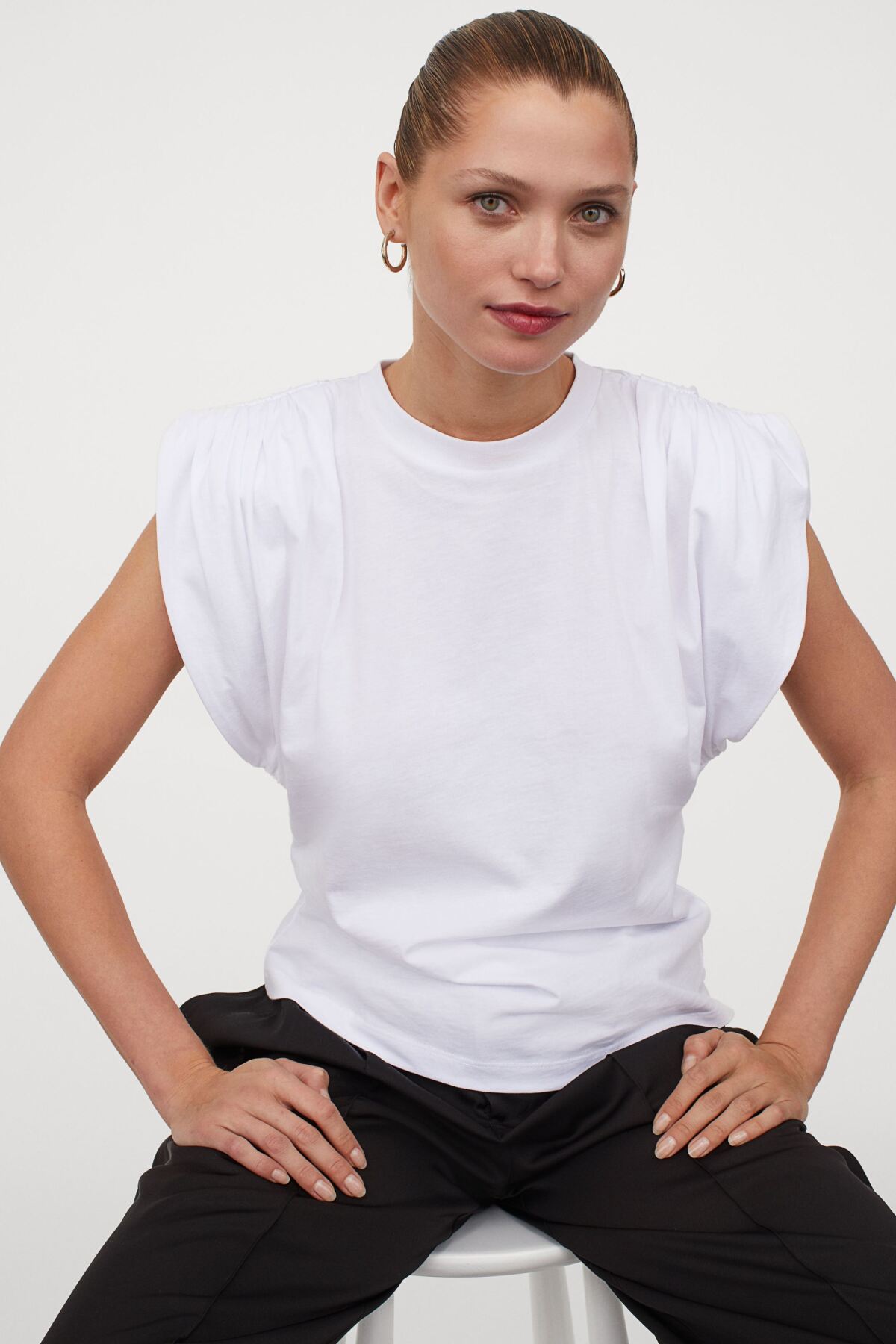 Dámske biele tričko H&M, predáva sa za 19,99 eura. 