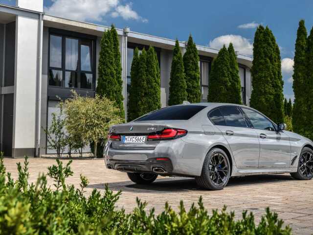 2020-bmw-545e-xdrive  8 