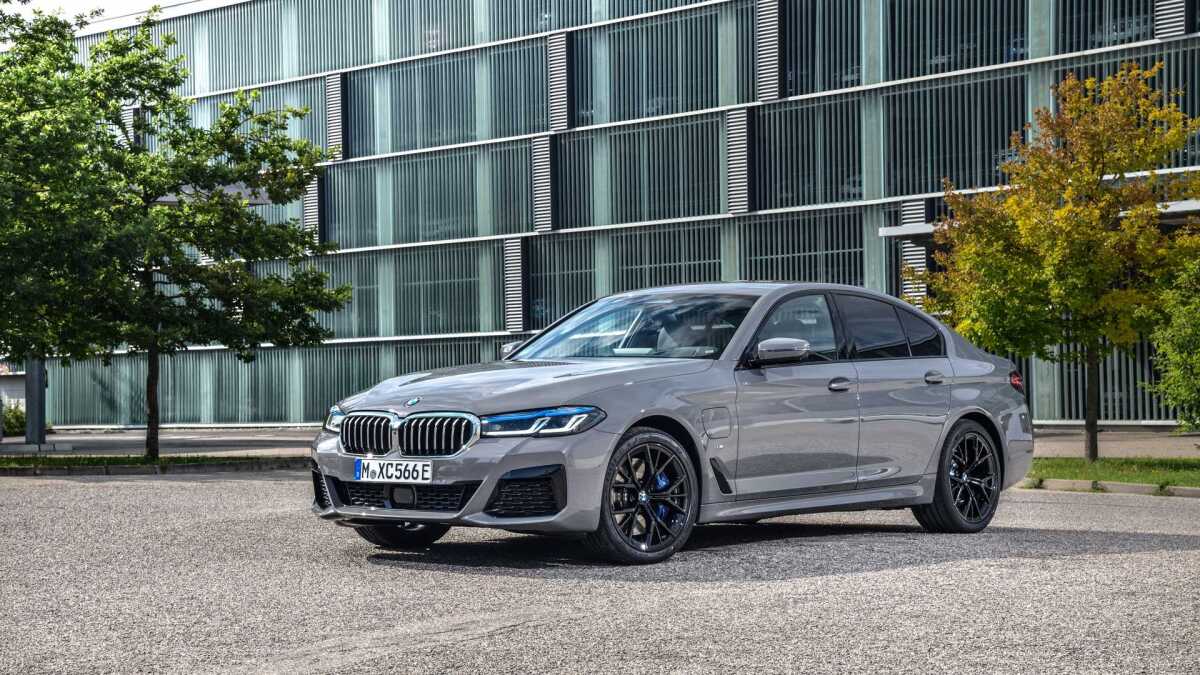 2020-bmw-545e-xdrive  1 