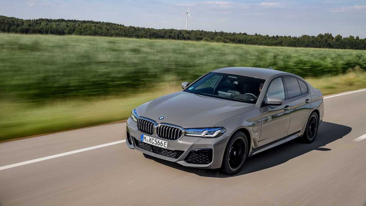 2020-bmw-545e-xdrive  10 