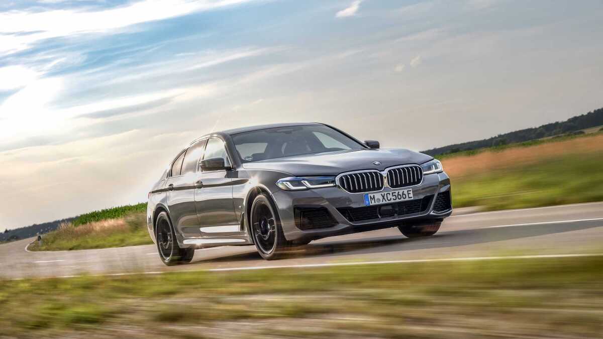 2020-bmw-545e-xdrive  12 