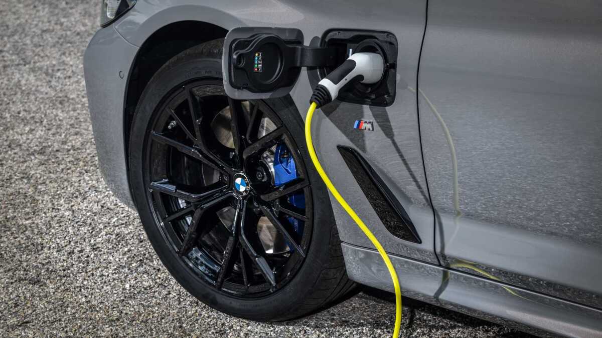 2020-bmw-545e-xdrive  17 