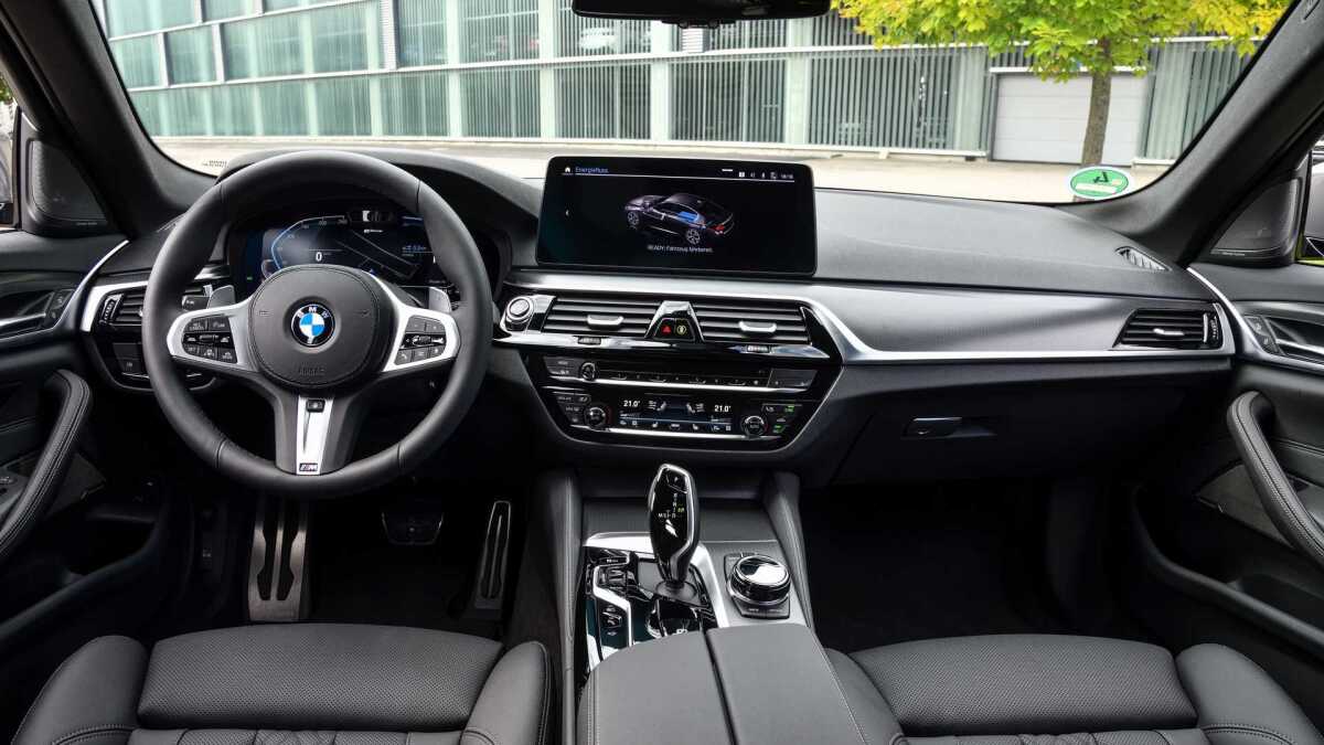 2020-bmw-545e-xdrive  20 