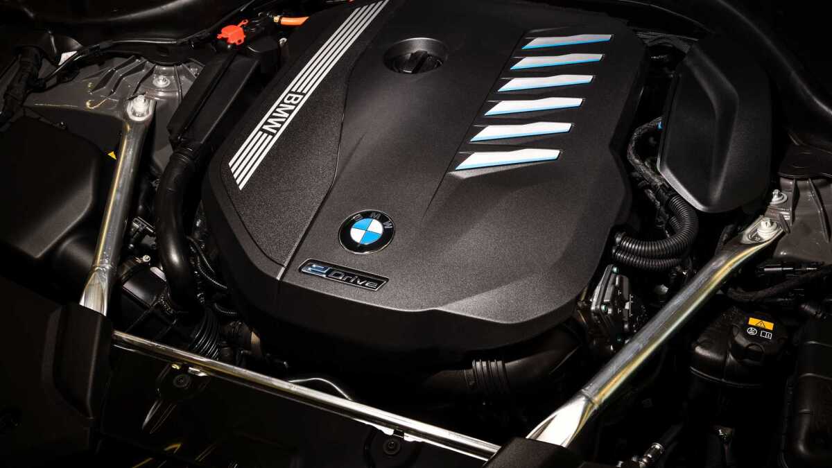 2020-bmw-545e-xdrive  26 