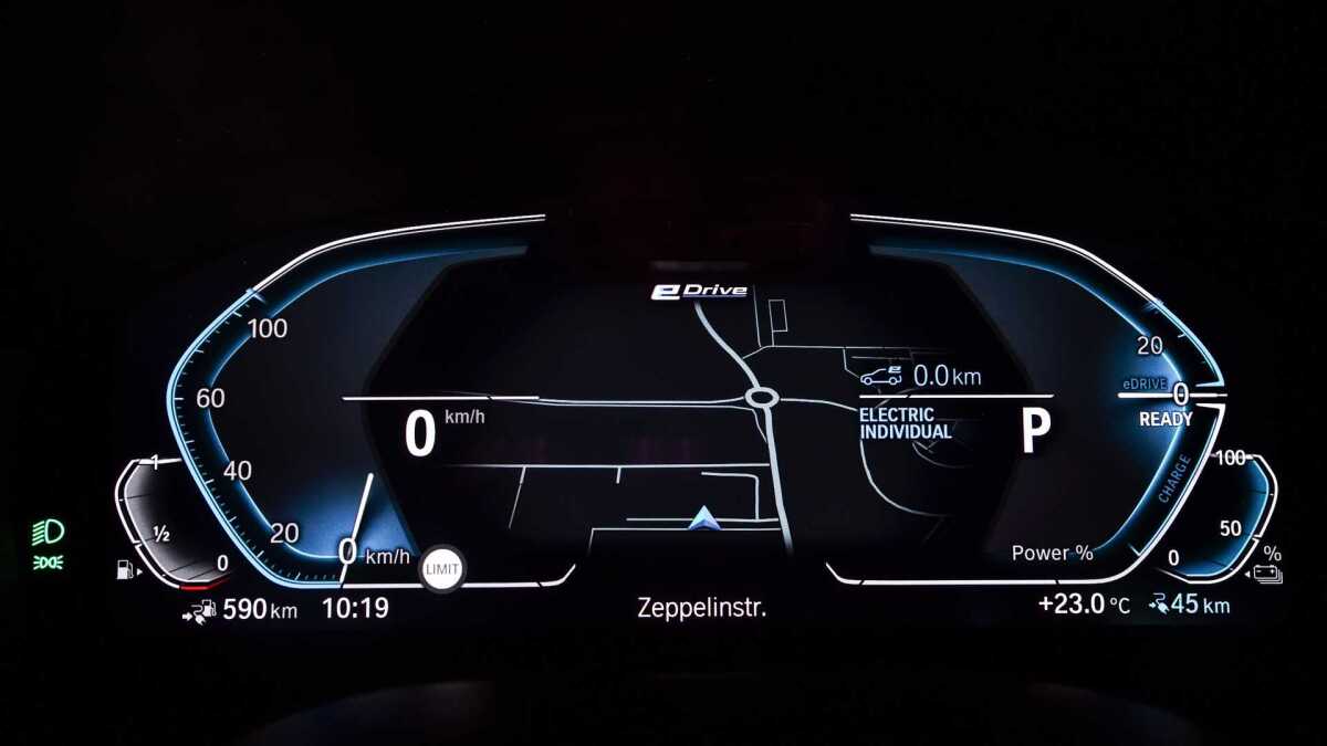 2020-bmw-545e-xdrive  27 