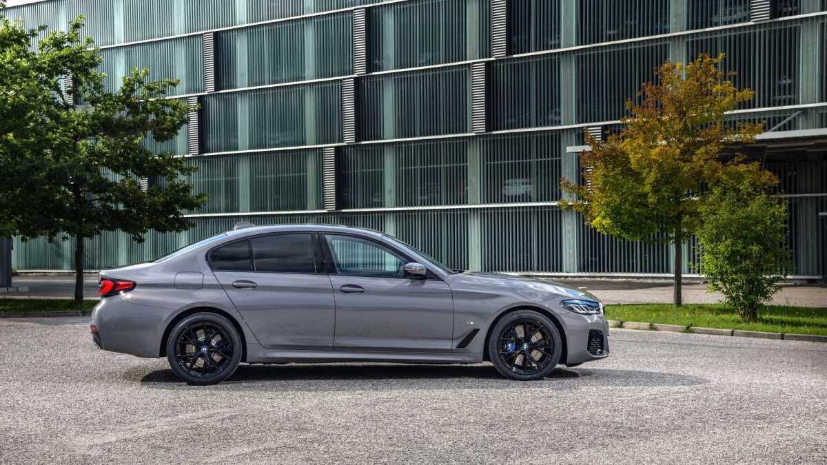 2020-bmw-545e-xdrive  5 