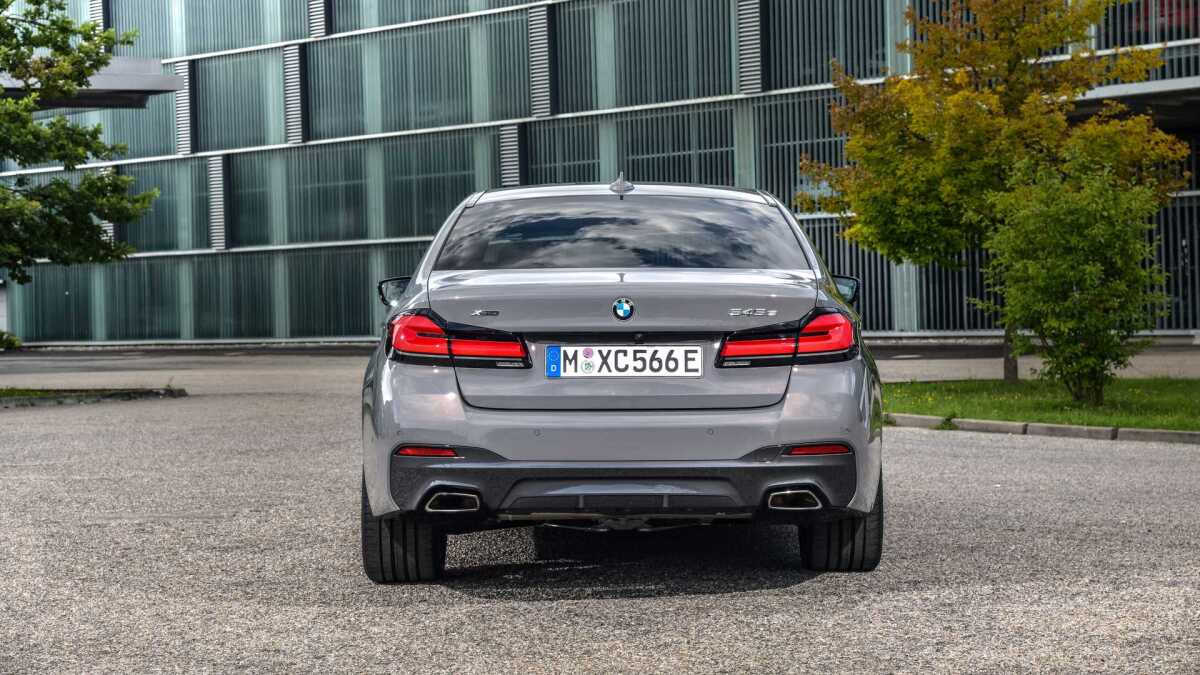 2020-bmw-545e-xdrive  6 