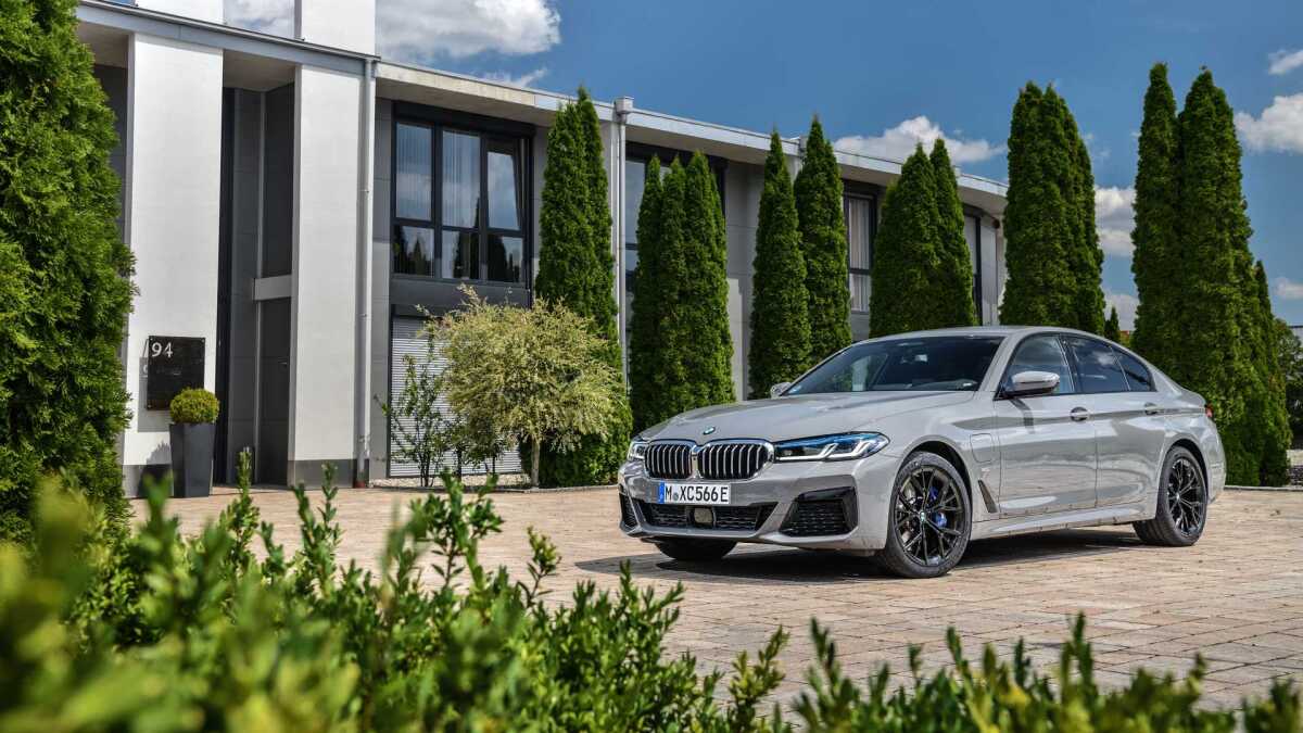 2020-bmw-545e-xdrive  7 