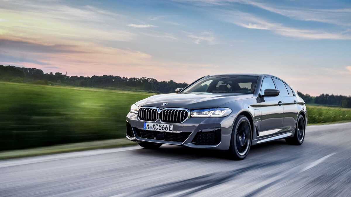 2020-bmw-545e-xdrive  9 