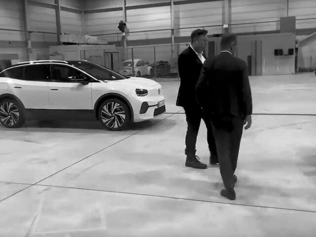 Prekvapením je, že na videu sa objavuje aj elektrické SUV ID.4, ktoré ešte nestihlo ani len absolvovať svetovú premiéru.