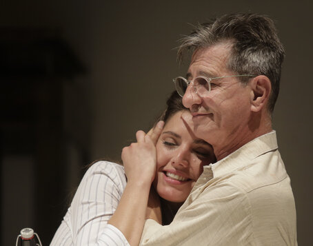 Eddie (Miroslav Noga) a jeho milovaná neter Catherine (Anna Jakab Rakovská / Sarah Arató).