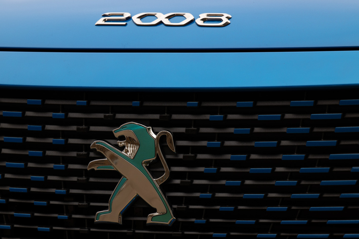 Peugeot  e-2008 (2020)