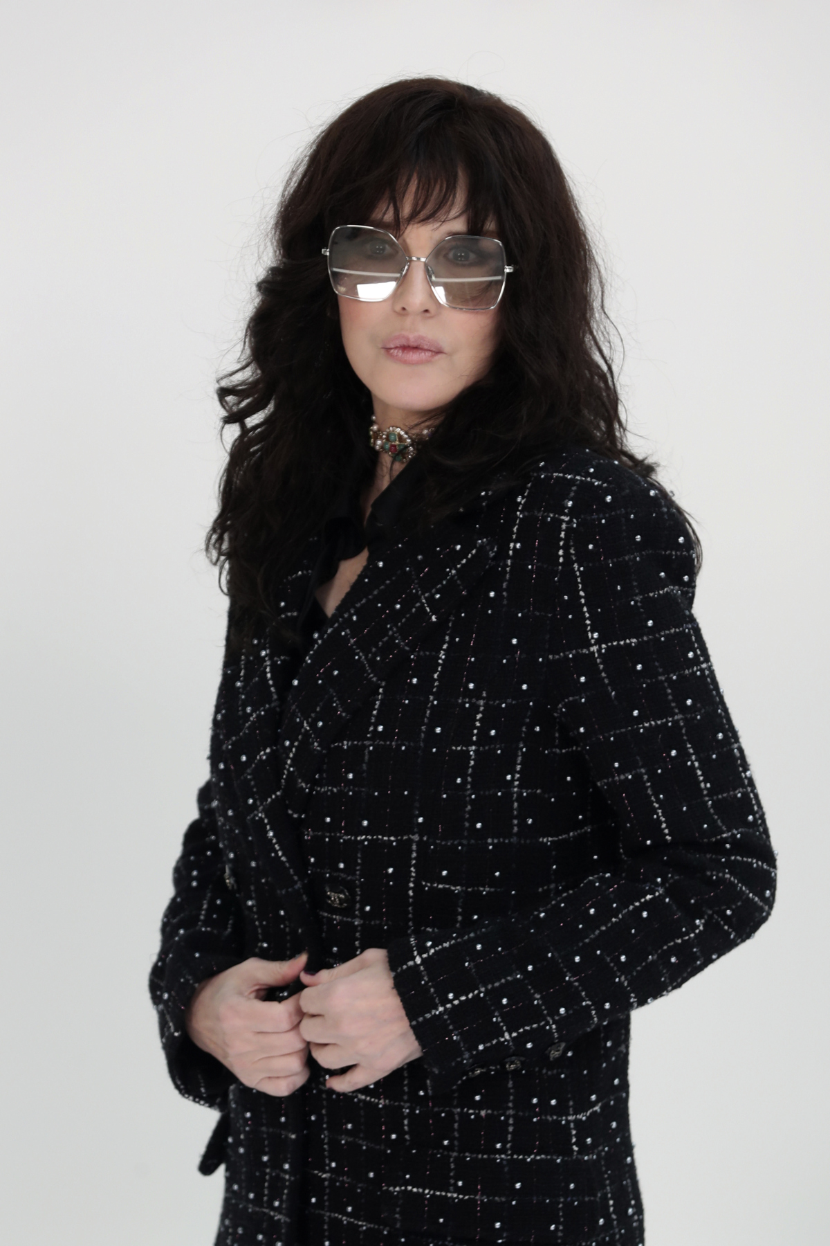 Francúzska herečka Isabelle Adjani pred prehliadkou značky Chanel v marci 2020.
