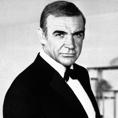 Sean Connery ako James Bond. Agenta 007 stvárnil v siedmich bondovkách. Na snímke je ako hrdina vo filme Nikdy nehovor nikdy. V tomto diele stvárnil hlavnú postavu poslednýkrát.