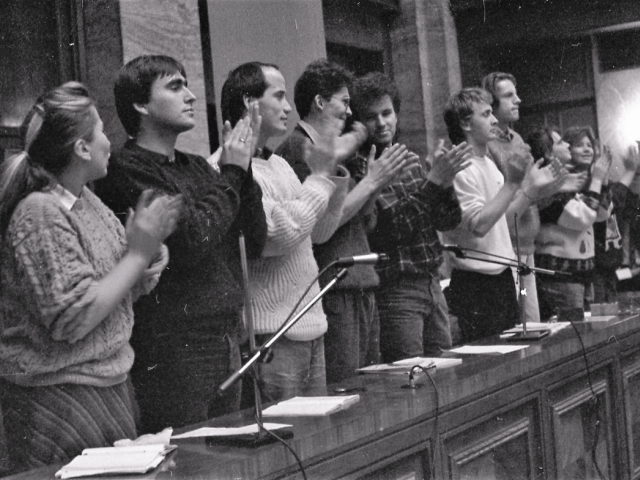 Prvý štrajkový študentský výbor na Slovensku, vytvorený v pondelok 20. 11. 1989 o 10. h v aule UK. Vytvorili ho poslucháči FF UK - organizátori a účastníci verejného protestu slovenských študentov zo 16. 11. 1989.