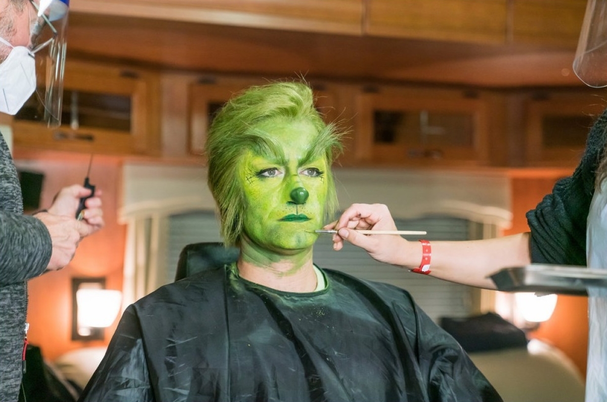 matthew-morrison-as-the-grinch-photos-04