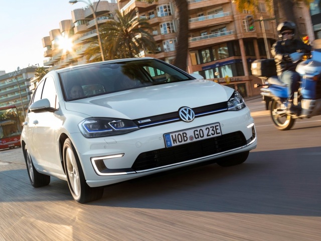 Volkswagen-e-Golf-2017-1280-0c