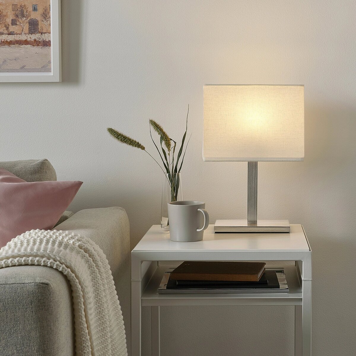 Stolová lampa Ikea, predáva sa za 9,99 eura. 